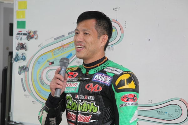2りんかんスタッフの先導ライダー