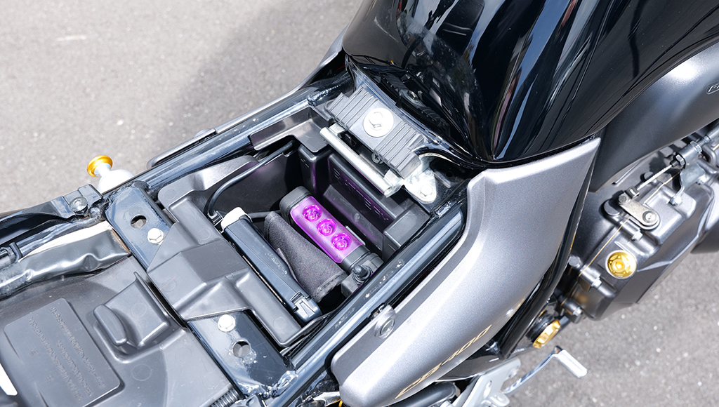 三角表示板の代わりになるエーモン　PURPLE SAVER（パープルセーバー）２りんかんで販売中