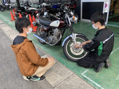 お客様の目の前で締付け確認