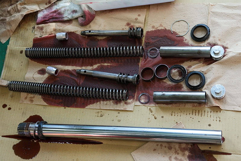 分解したパーツを整頓